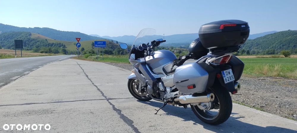 Yamaha FJR - 2