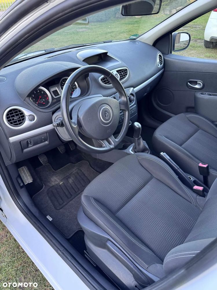 Renault Clio - 11