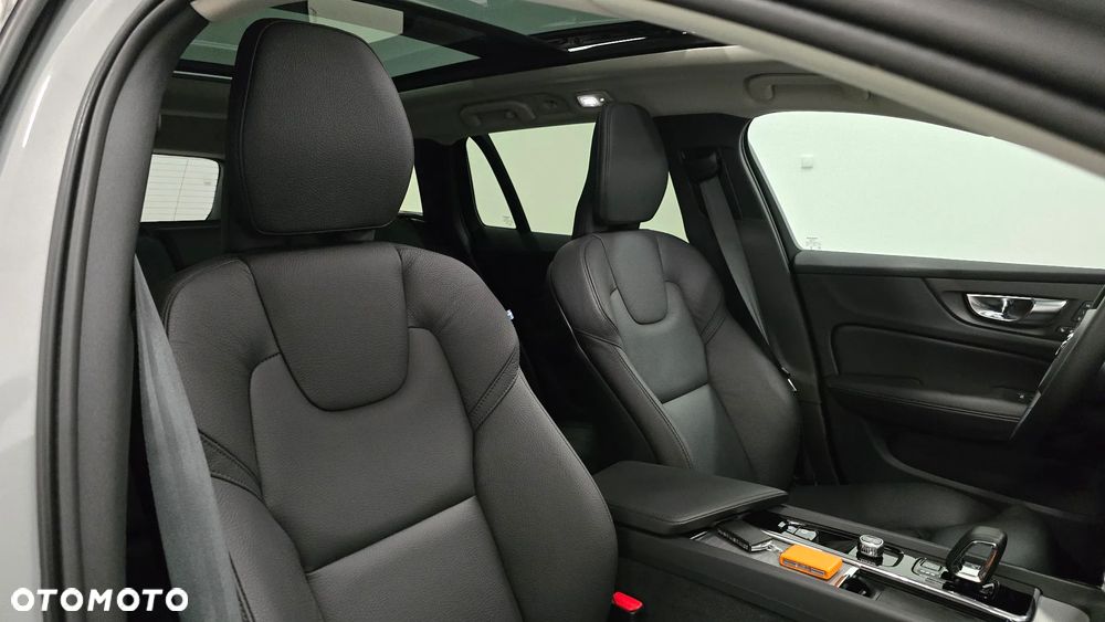 Volvo V60 B4 B DKG Plus Dark - 23