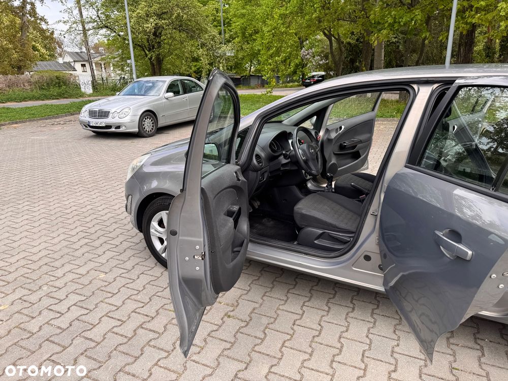 Opel Corsa 1.2 16V Essentia - 15