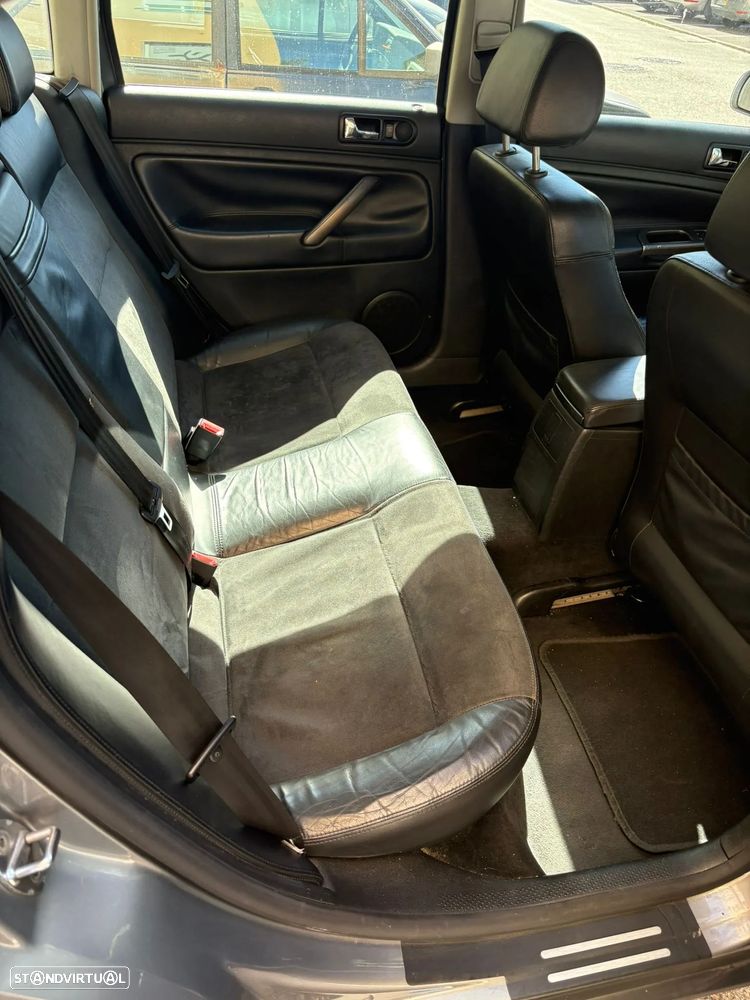 VW Passat 1.9 TDi Highline - 10