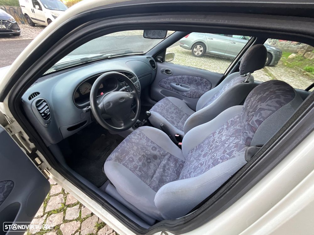 Ford Fiesta - 9