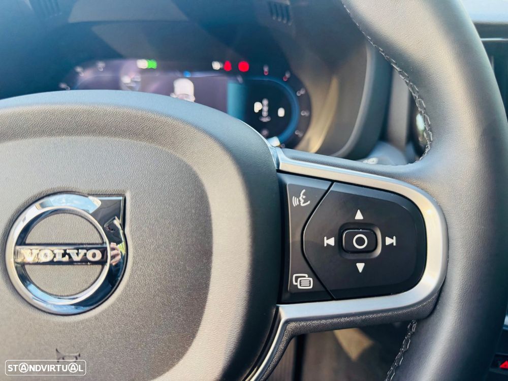 Volvo XC 60 2.0 B4 Inscription Geartronic - 27