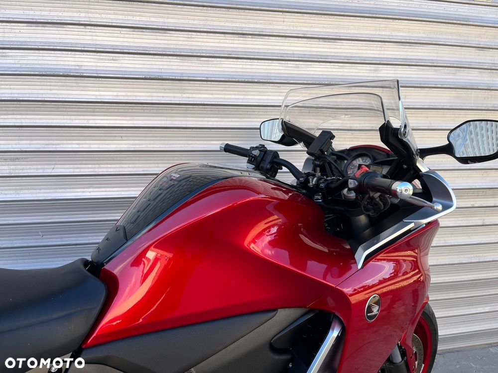 Honda VFR - 16