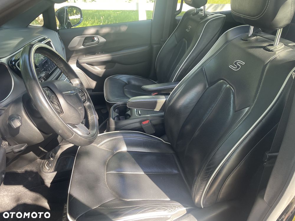 Chrysler Pacifica - 11