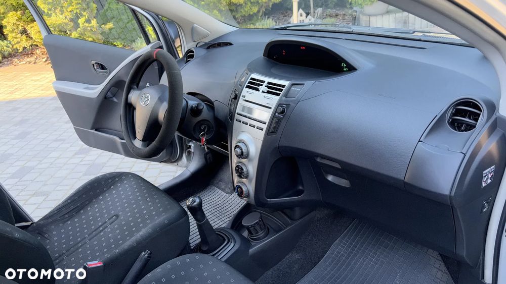 Toyota Yaris 1.3 Luna A/C - 23