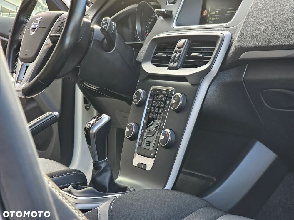 Volvo V40 D3 Momentum - 10