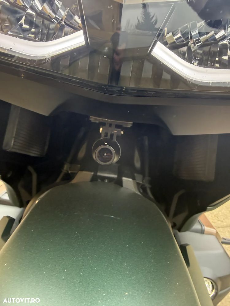 Honda GL 1800 Gold Wing - 25