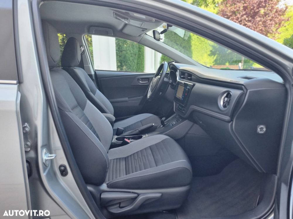 Toyota Auris 1.8 L VVT-i Sol + - 12