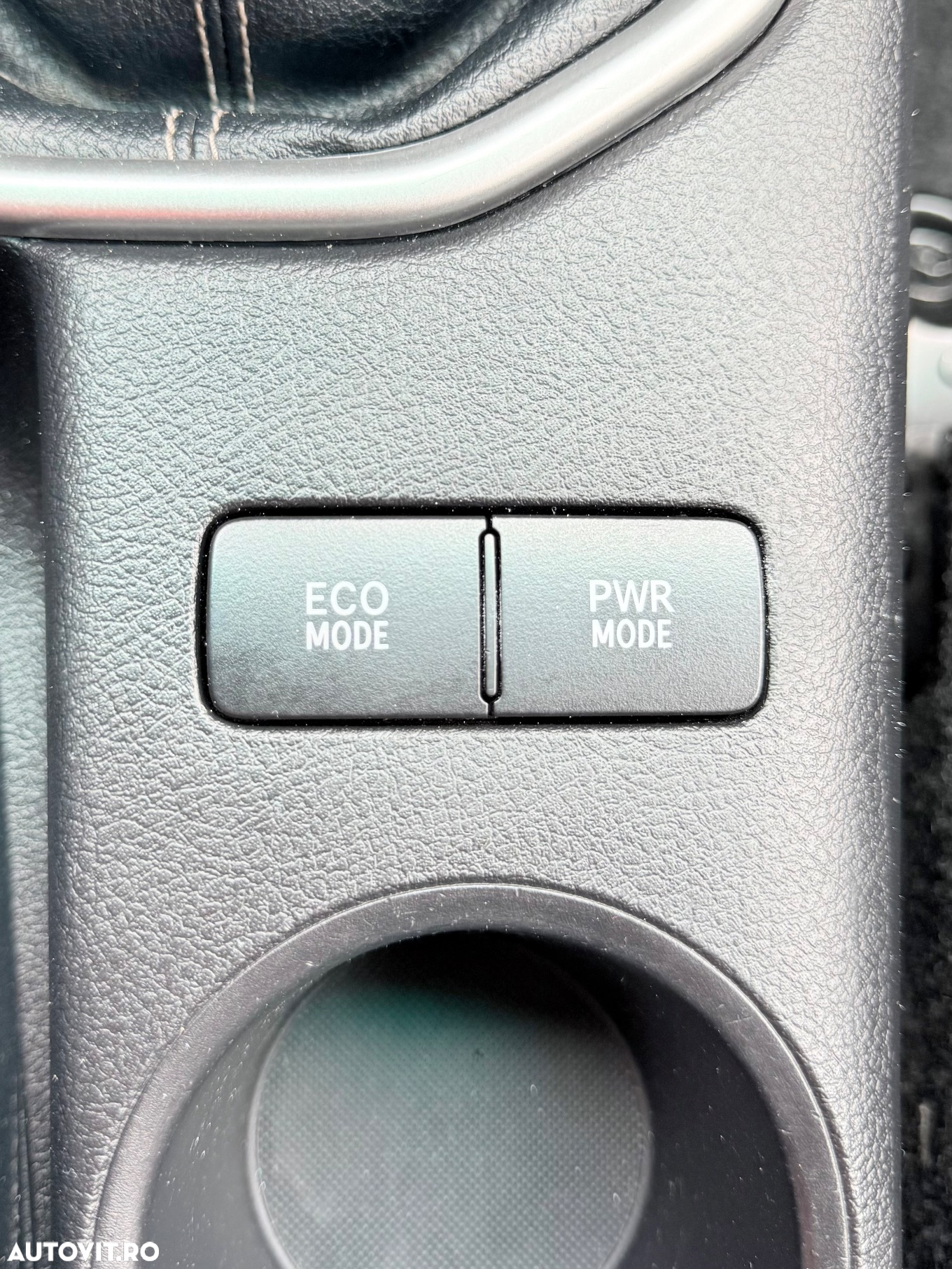 Toyota Hilux 2.4D 150CP 4x4 Double Cab 6MT Comfort - 32
