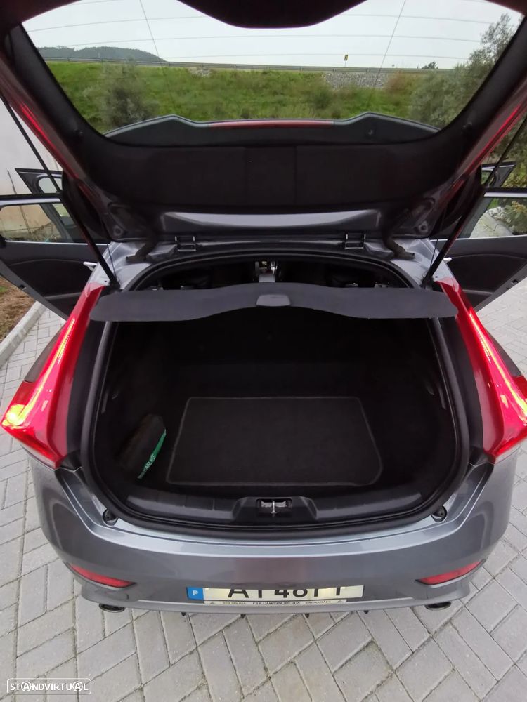 Volvo V40 D2 R Design - 14