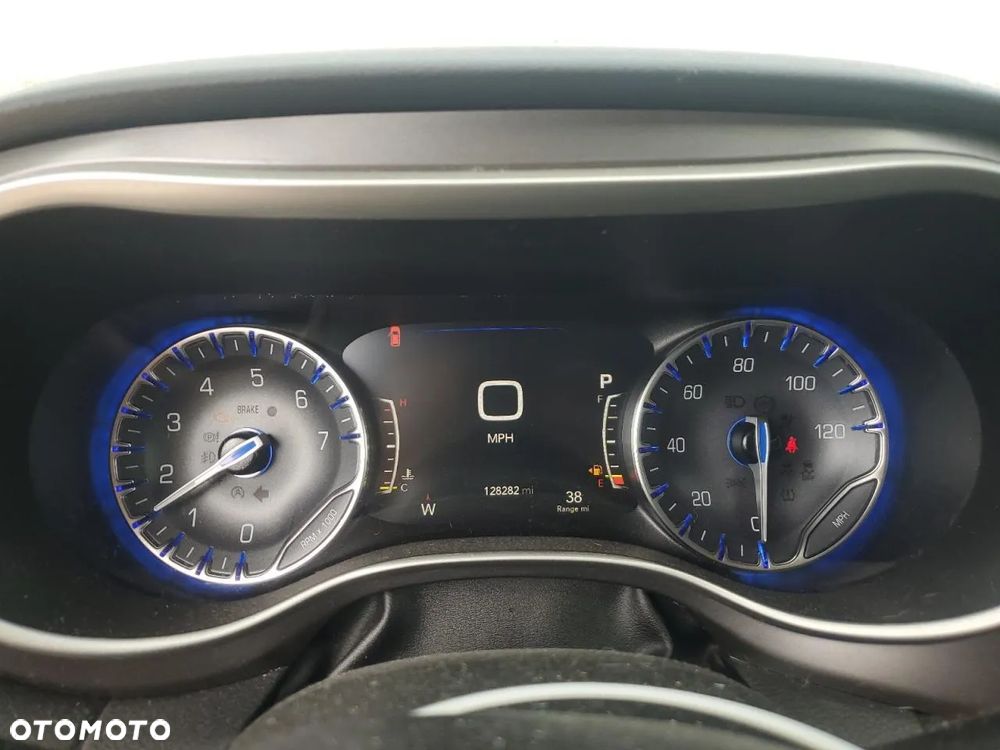 Chrysler Pacifica - 9