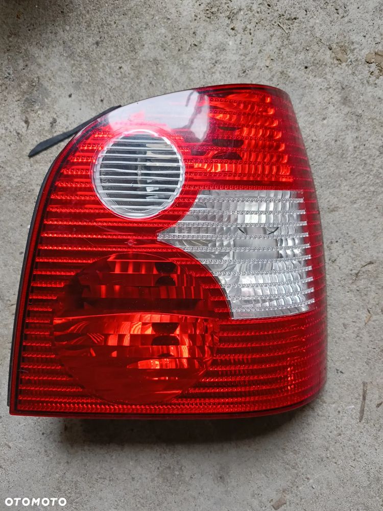 LAMPA TYLNA PRAWA VW POLO 9N 6Q6945096B - 1