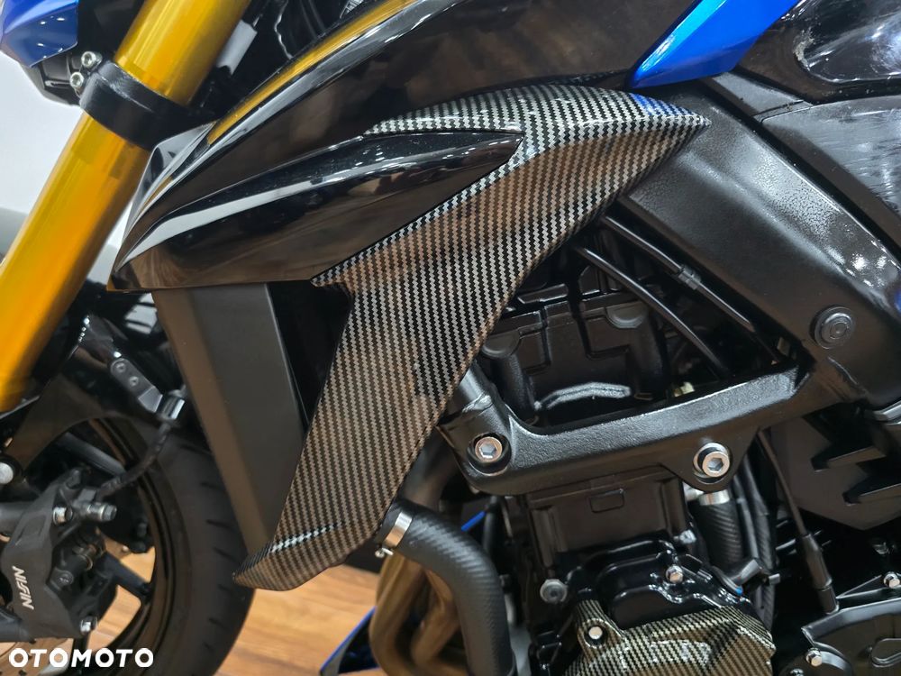 Suzuki GSX - 15