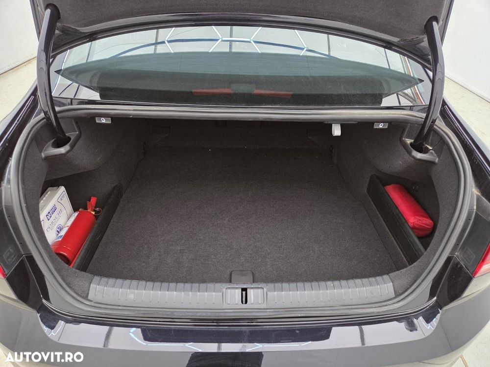 Volkswagen Passat 2.0 TDI DSG Comfortline - 11