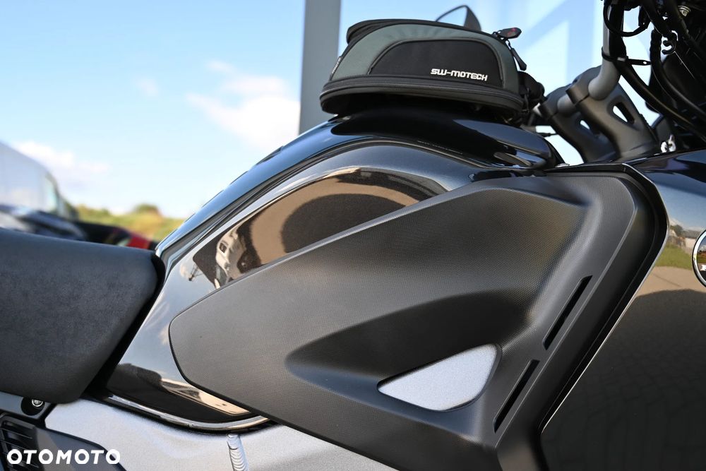 Honda VFR - 12