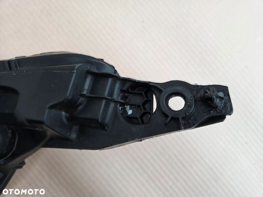 Lampa przednia lewa Peugeot 208 przed LIFT  9802221880 - 8