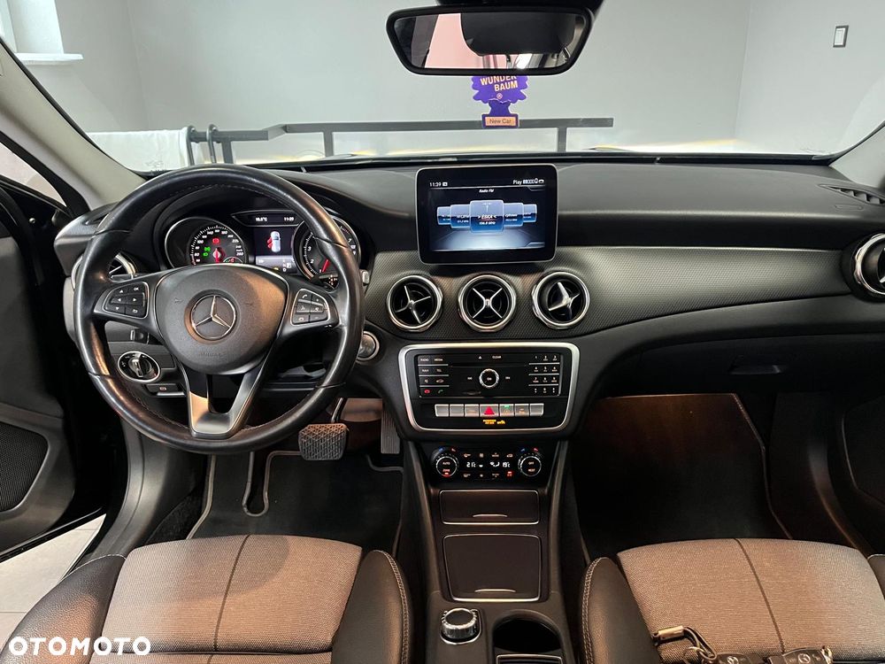 Mercedes-Benz GLA 180 7G-DCT Style - 11