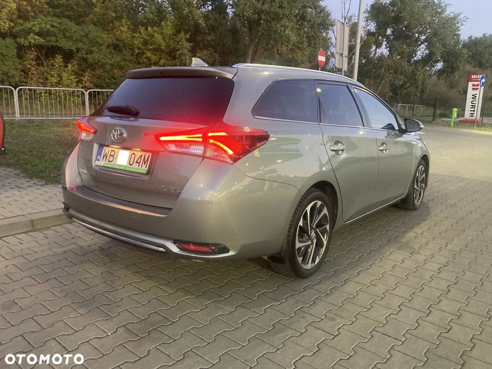 Toyota Auris 1.6 Premium - 3