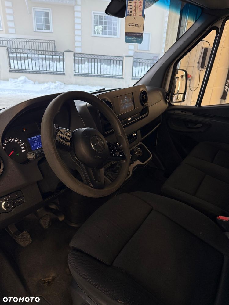 Mercedes-Benz Sprinter 907 - 8