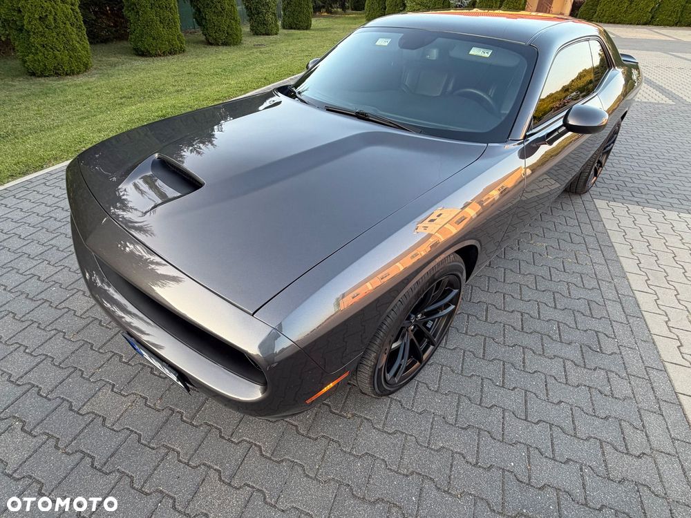 Dodge Challenger - 12
