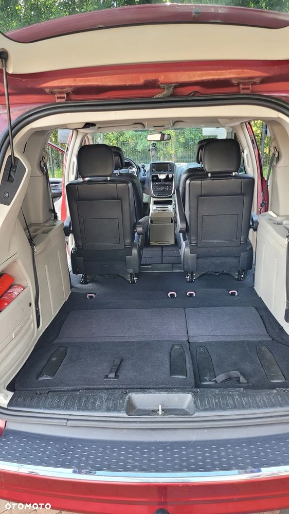 Chrysler Town & Country - 2