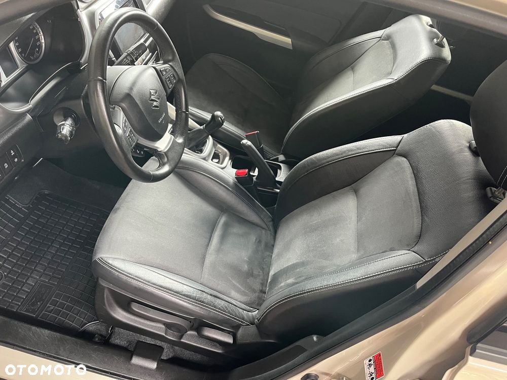 Suzuki Vitara 1.6 Premium 2WD - 24