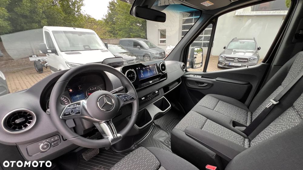 Mercedes-Benz Sprinter 319 CDI - 12