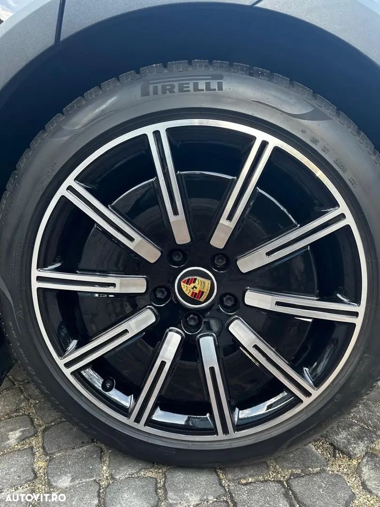 Porsche Taycan - 7