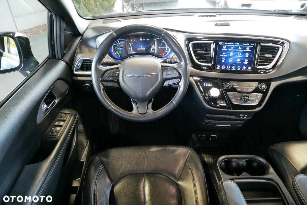 Chrysler Pacifica - 12