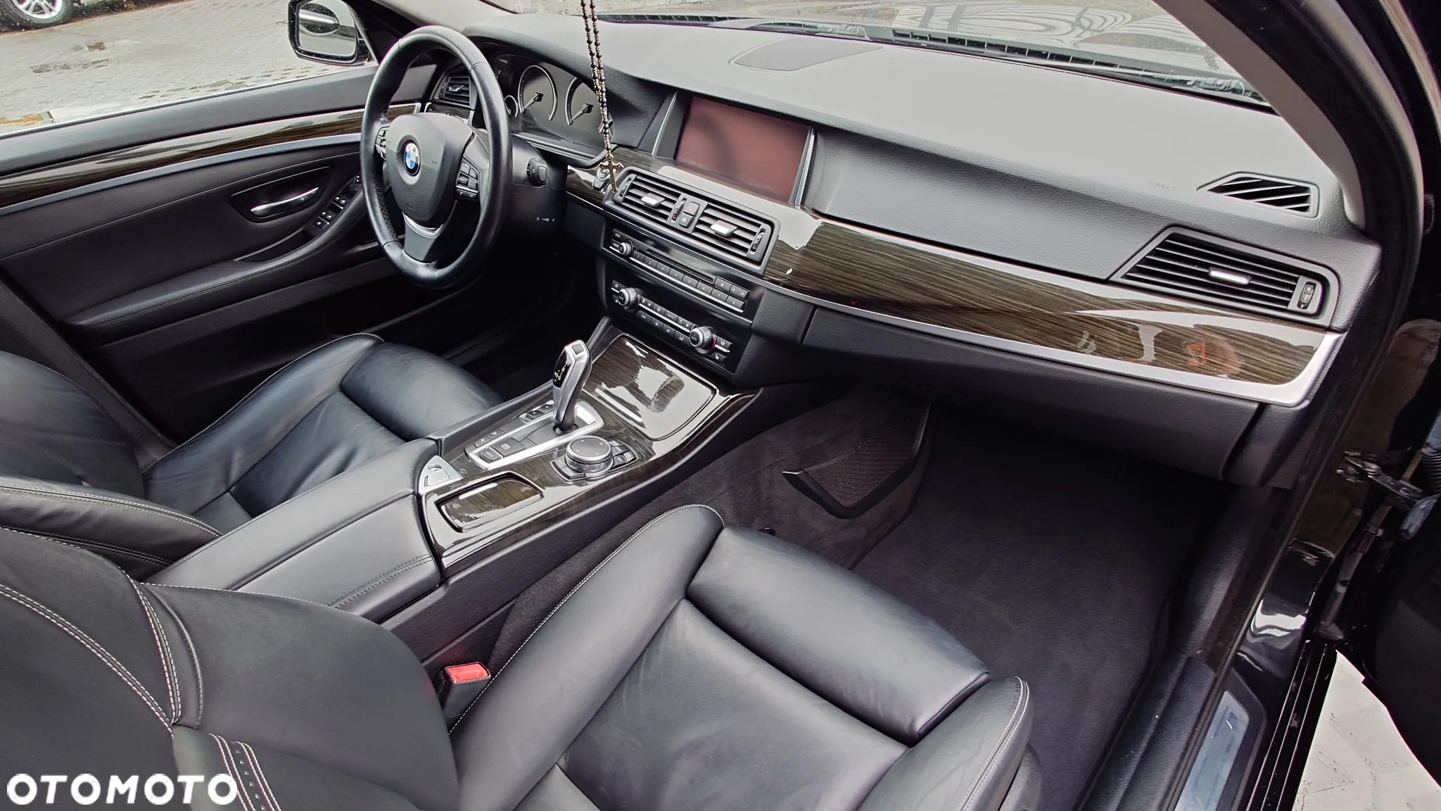 BMW Seria 5 535i xDrive Luxury Line - 38