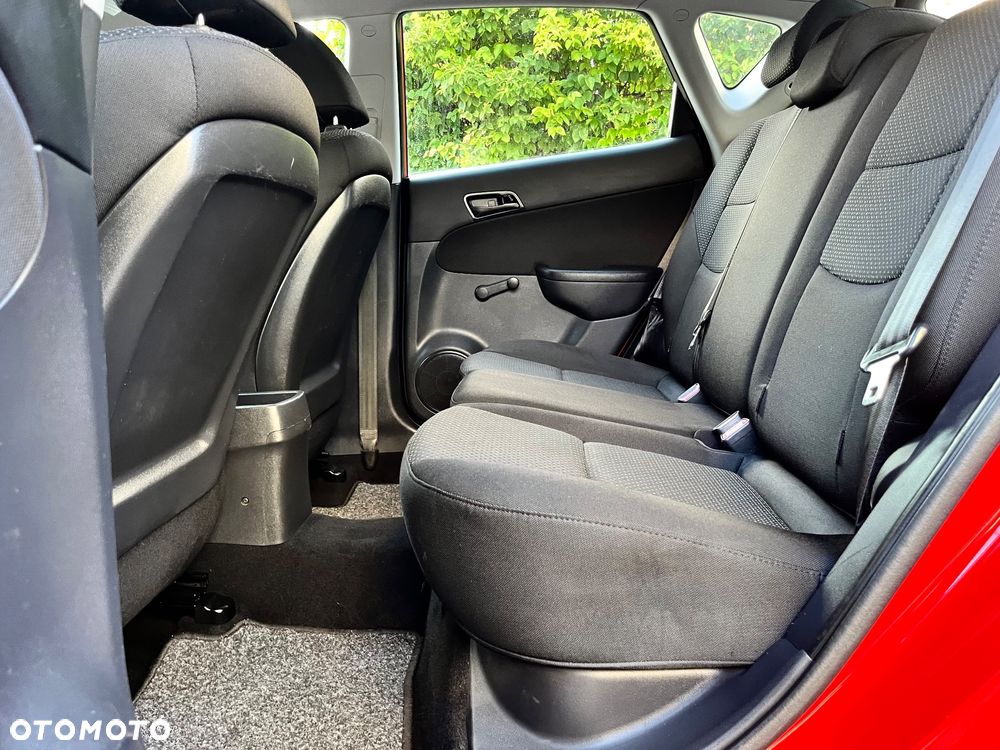 Hyundai i30 1.4 FIFA WM Edition - 17