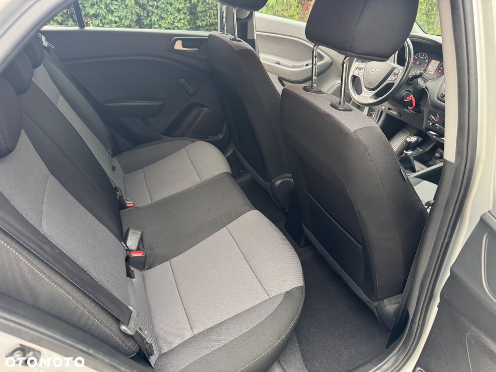Hyundai i20 blue 1.2 Advantage+ - 14