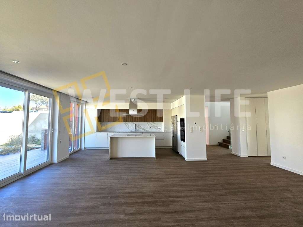 Moradia T4 com jardim, logradouro e terraço - NOVA - Grande imagem: 3/32