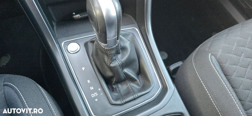 Volkswagen Touran - 13