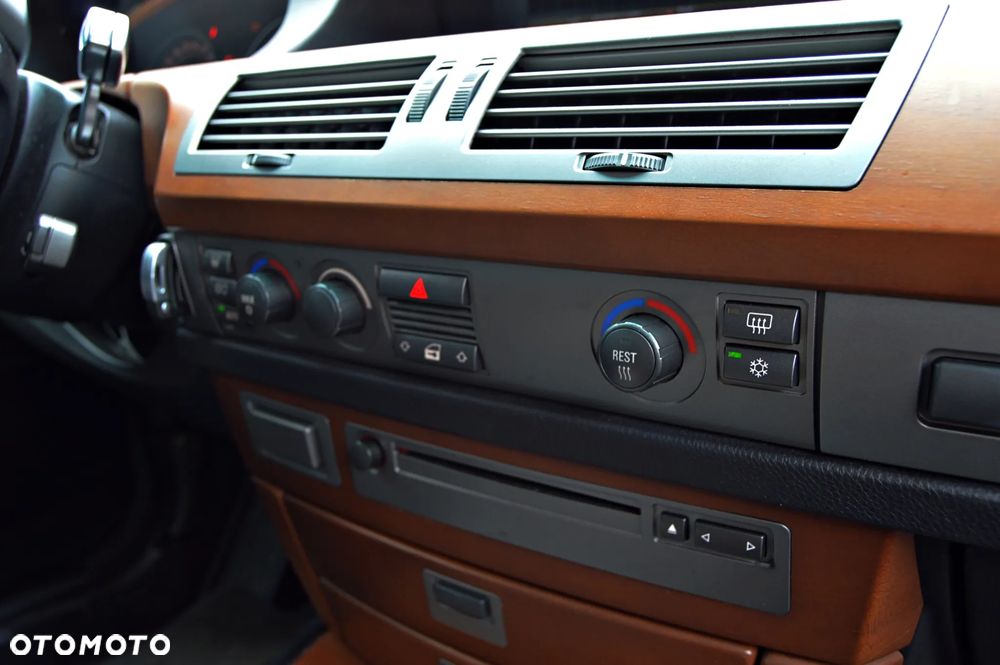 BMW Seria 7 745i - 18