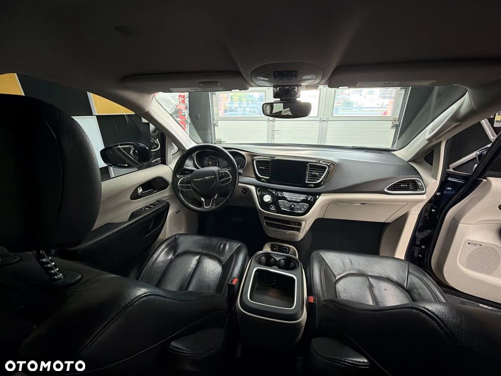 Chrysler Pacifica - 13