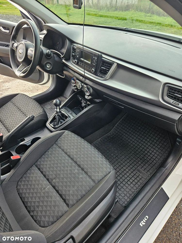 Kia Rio - 24