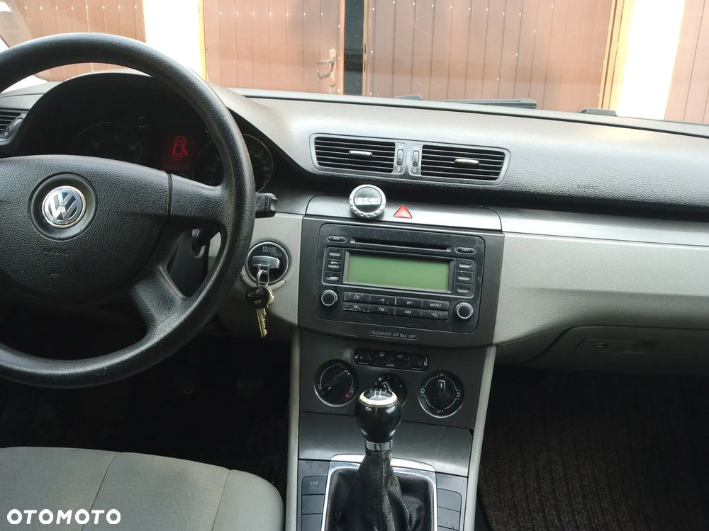 Volkswagen Passat 1.9 TDI Comfortline - 6