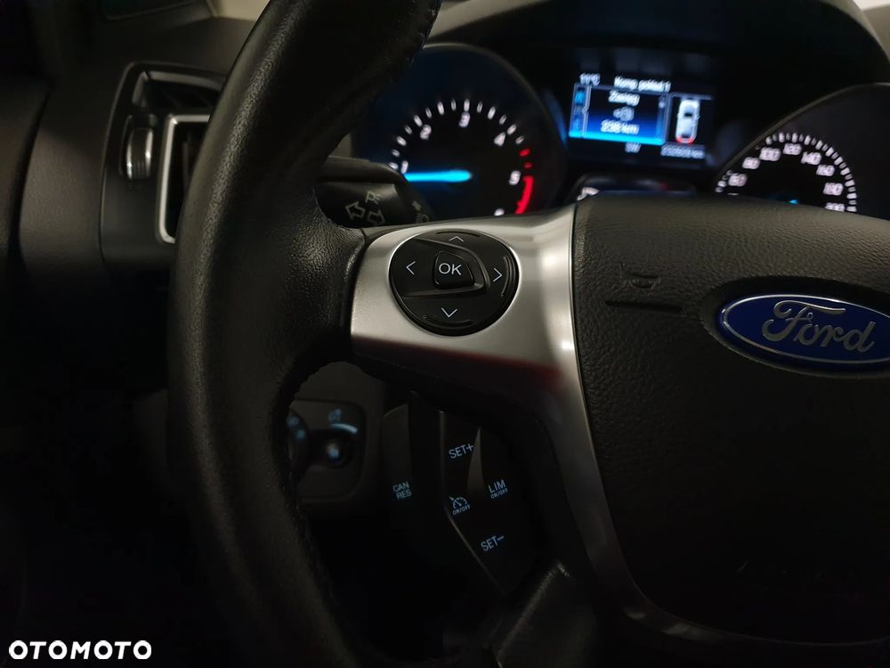 Ford Kuga - 10