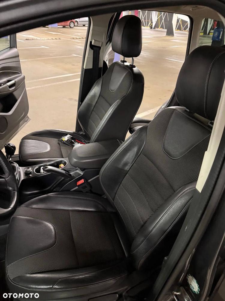 Ford Kuga 2.0 TDCi FWD Titanium - 11