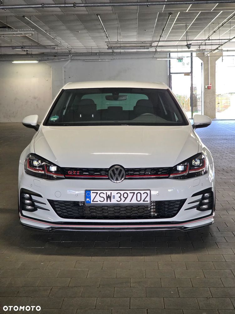 Volkswagen Golf - 2