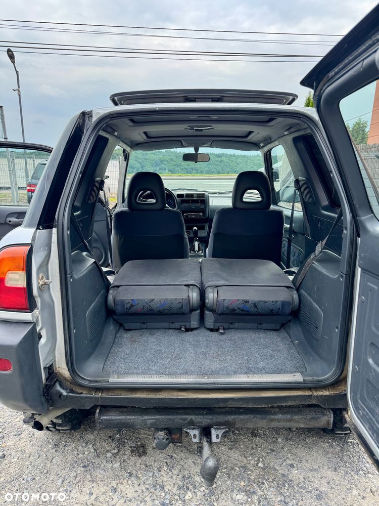 Toyota RAV4 2.0 - 24