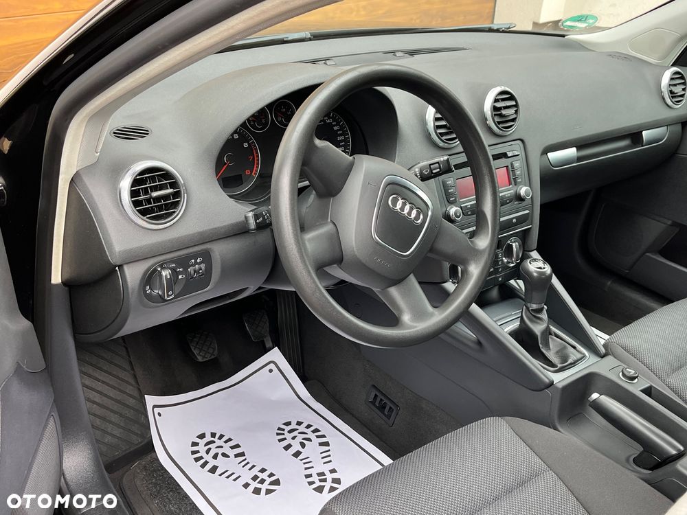 Audi A3 Sportback 1.6 Ambiente - 16