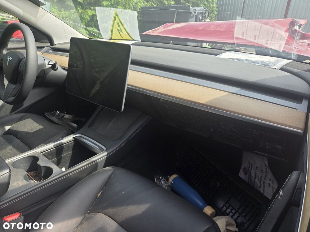 Tesla Model 3 - 14
