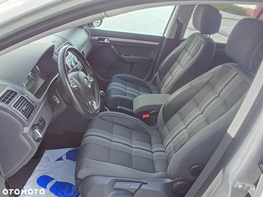 Volkswagen Touran 1.6 TDI DPF BlueMotion Technology MATCH - 22