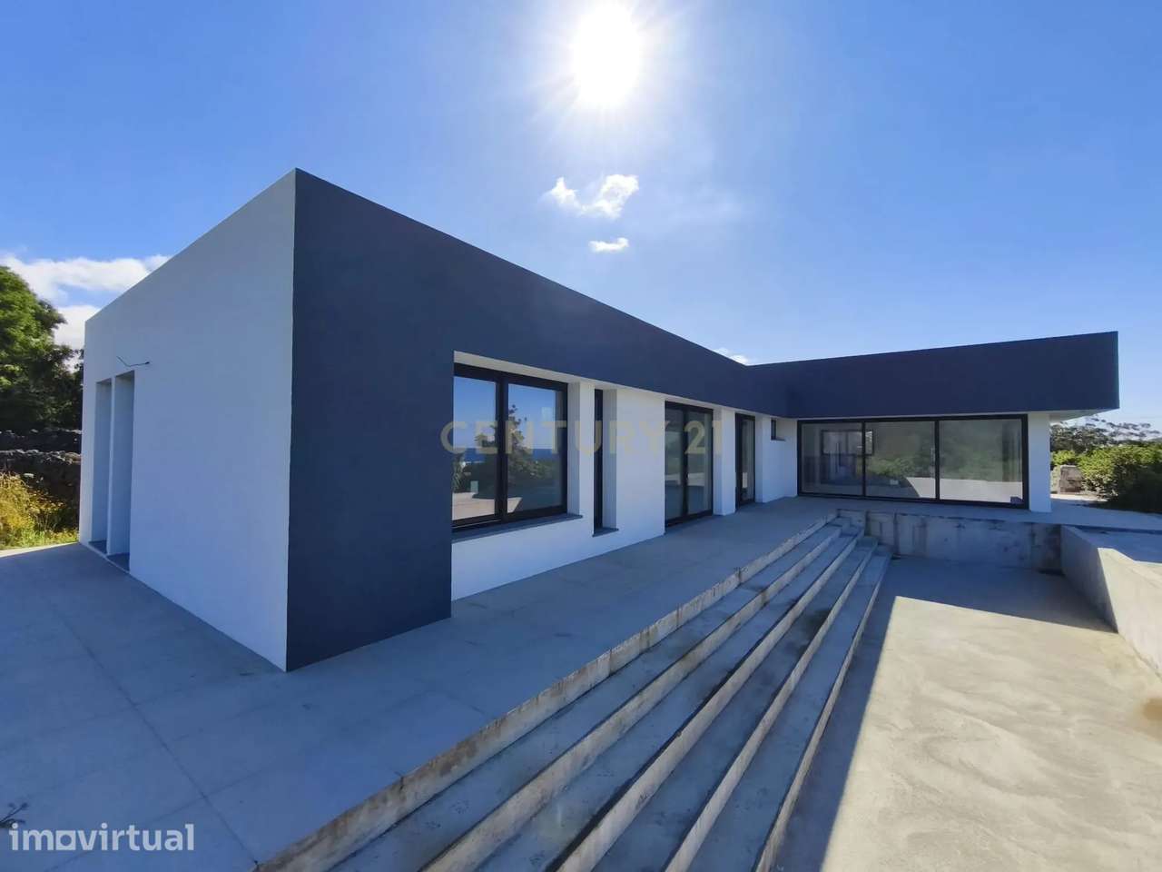 Moradia em Amplo Terreno com Vista Mar - Grande imagem: 4/7