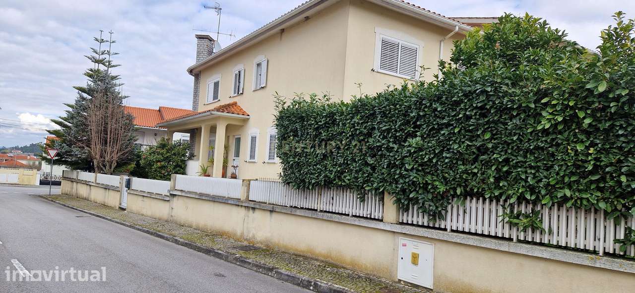 Moradia geminada em Mangualde - Grande imagem: 2/15