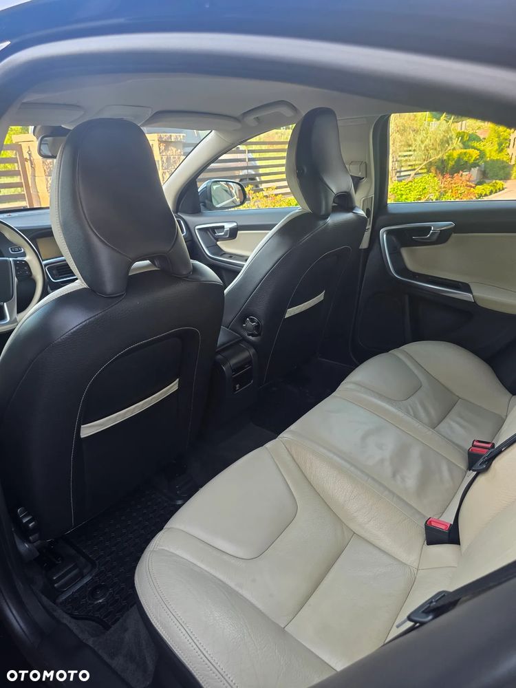 Volvo S60 D3 R-Design - 32