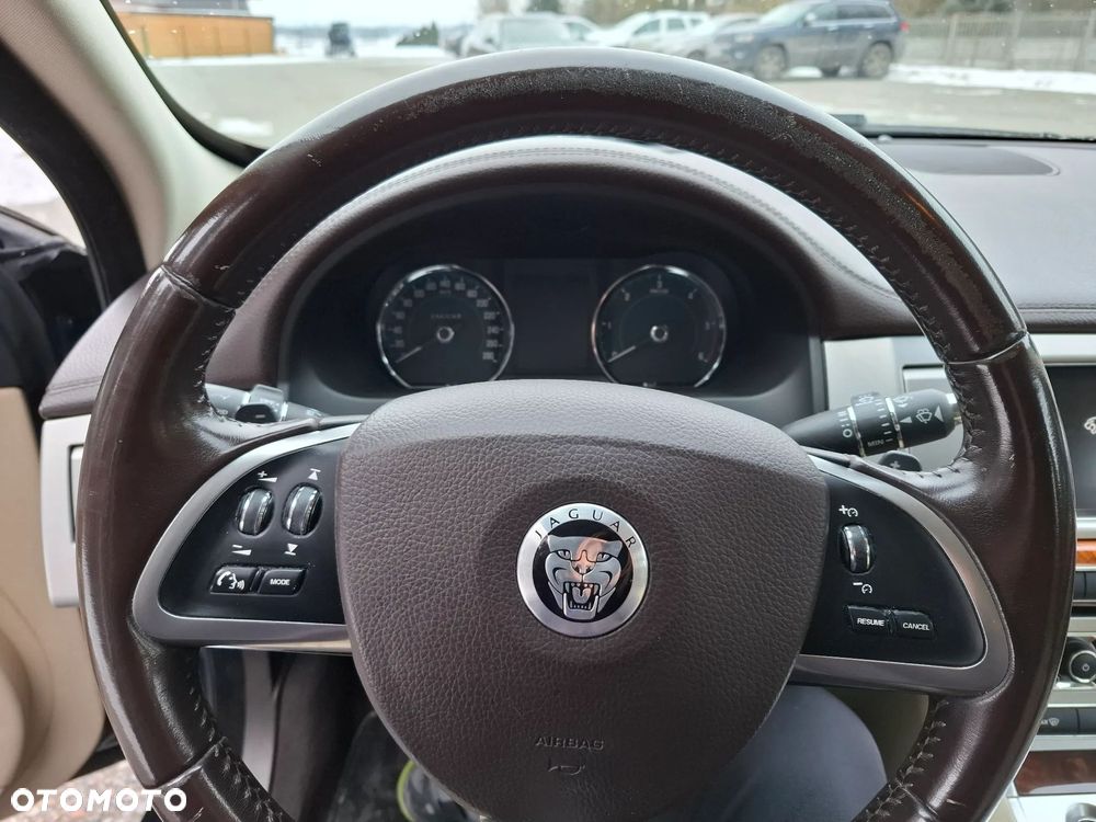 Jaguar XF 3.0 V6 D Luxury - 28